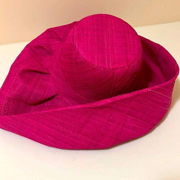 The most elegant hat. Hot pink. Like new. - Picture 4 of 6